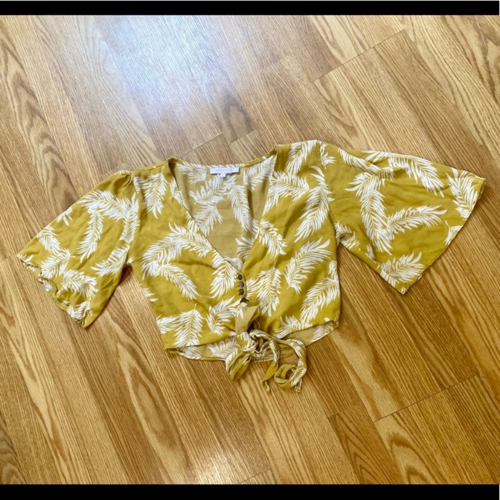 SOLD SOLD SOLD Palm print🏝 wrap crop small top - Picture 6 of 9